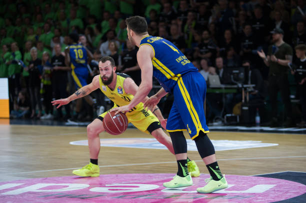 O文章更具 O文章更具